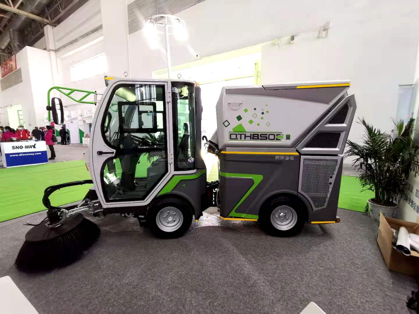 同輝汽車QTH850E掃路機