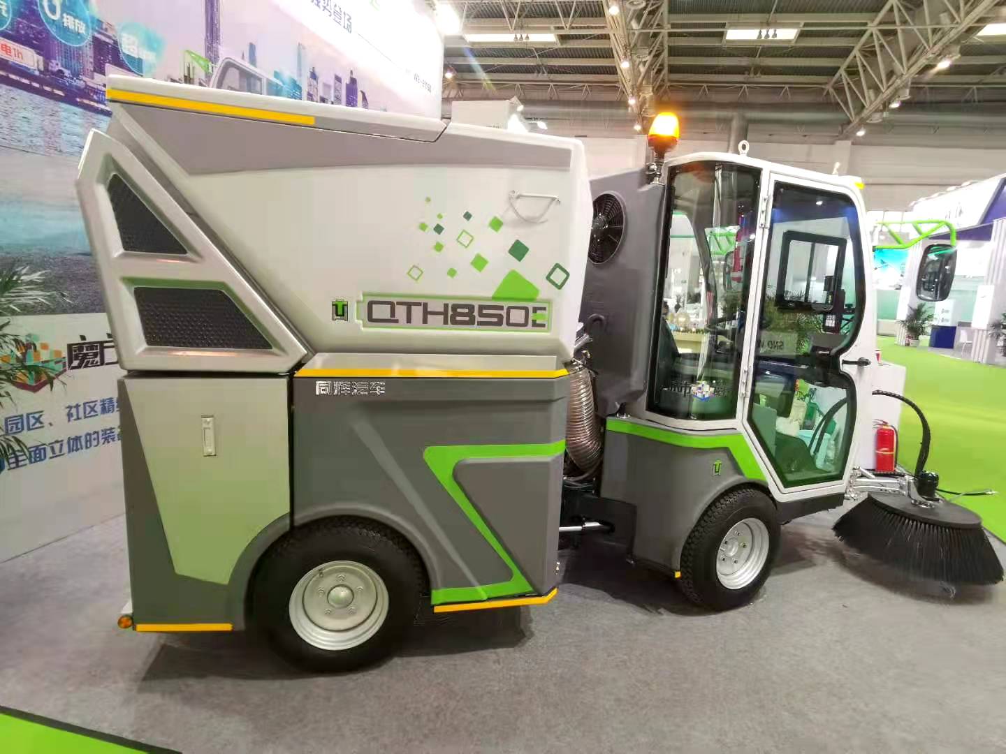 850E多功能掃路機